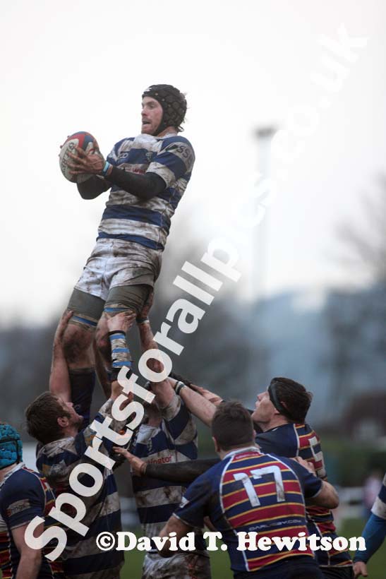 Tynedale's Matthew Fieldhouse wins the line-out against Old Albanians. Photo: David T. Hewitson/Sports for All Pics